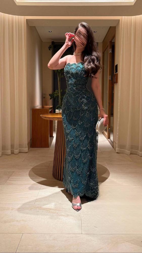 فستان اخضر غامق بتطريز يدوي