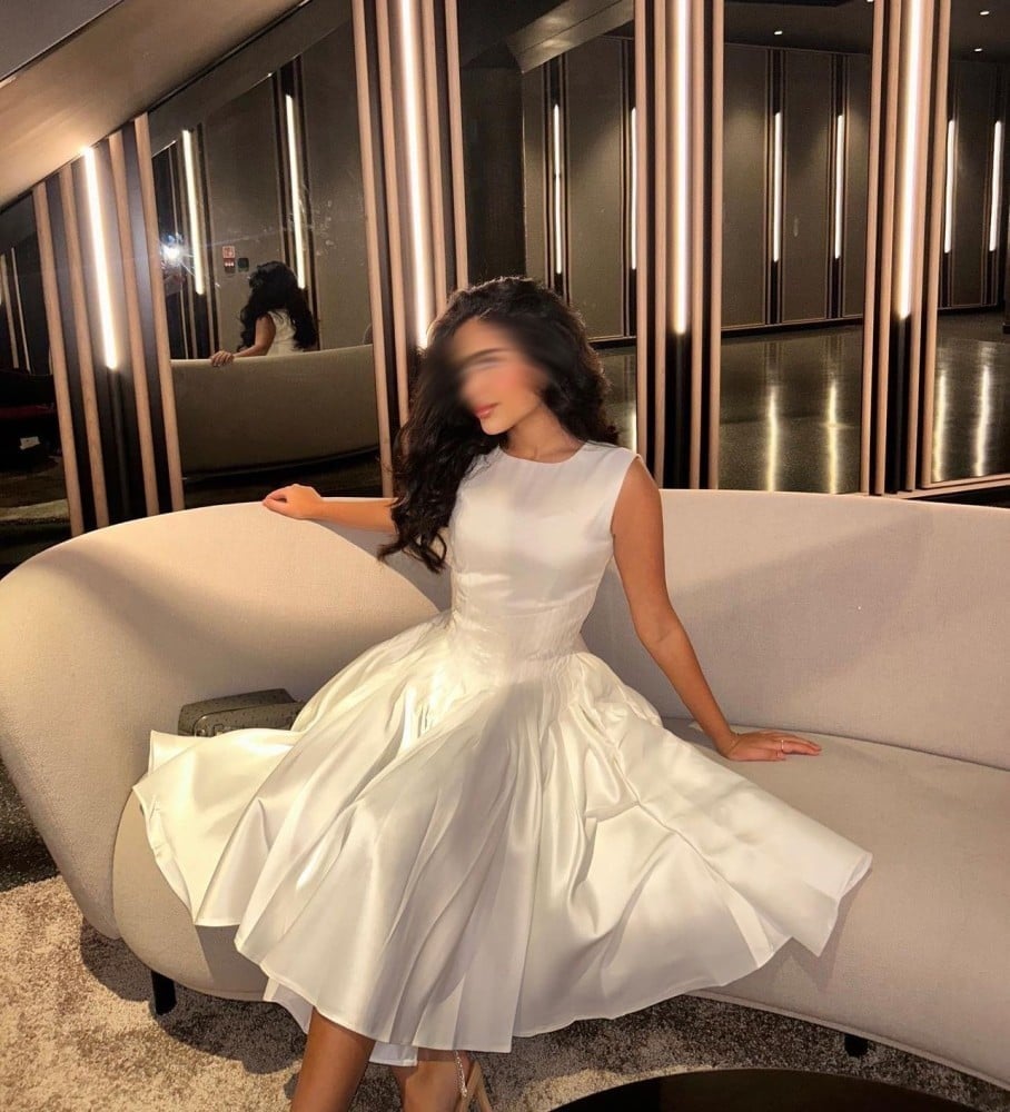 فستان ابيض انيق