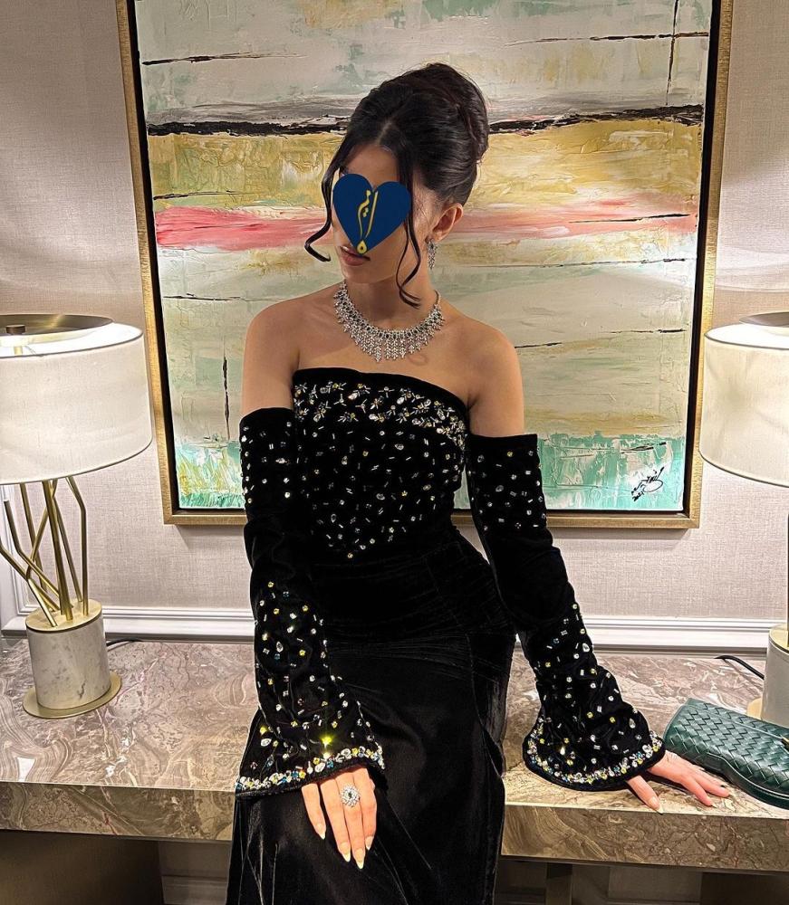 فستان اسود مخمل بتطريز يدوي