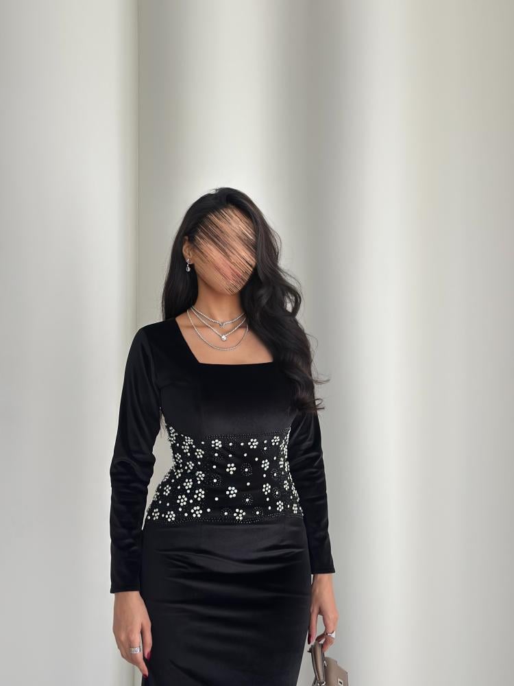 فستان اسود مخمل