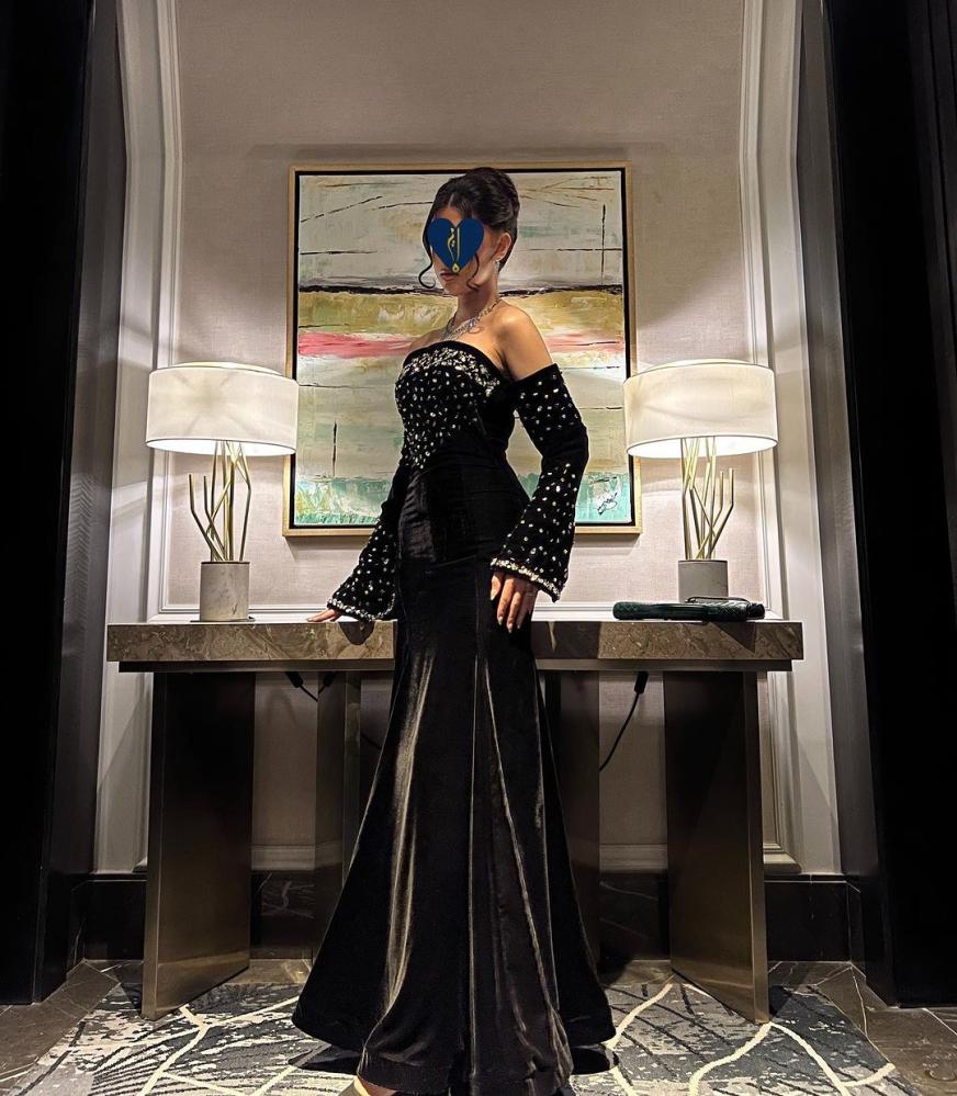 فستان اسود مخمل بتطريز يدوي