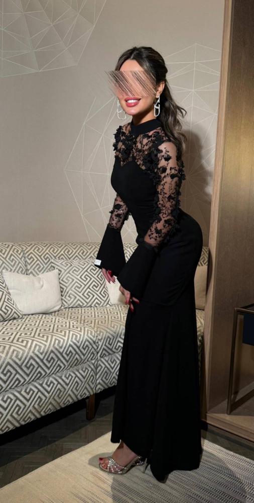 فستان اسود مورد