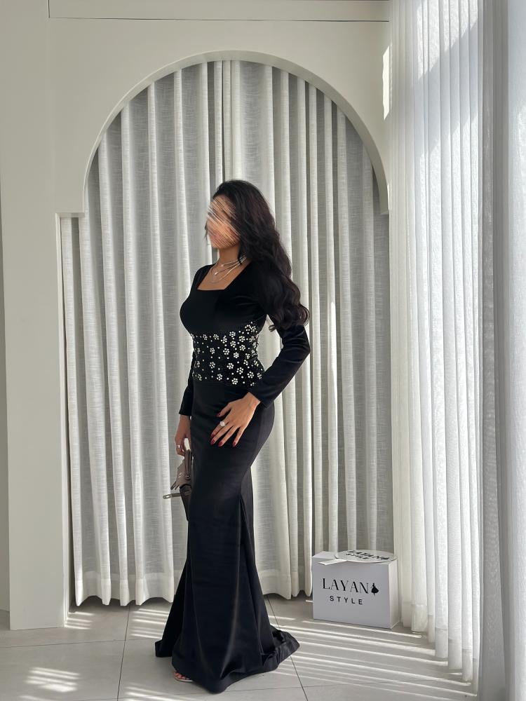 فستان اسود مخمل