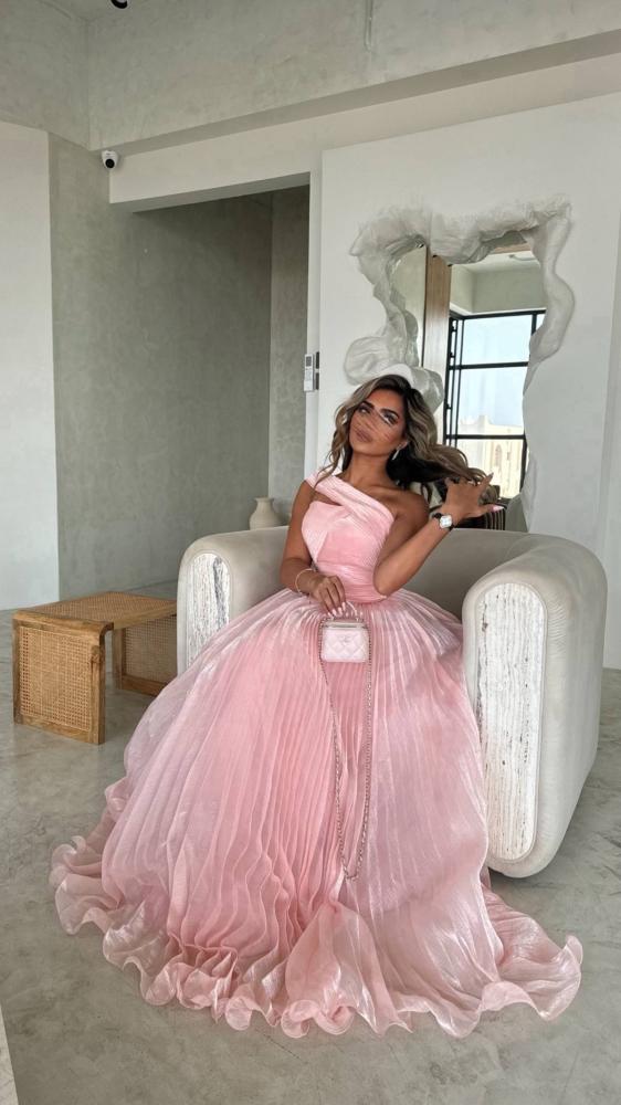 فستان وردي كسرات