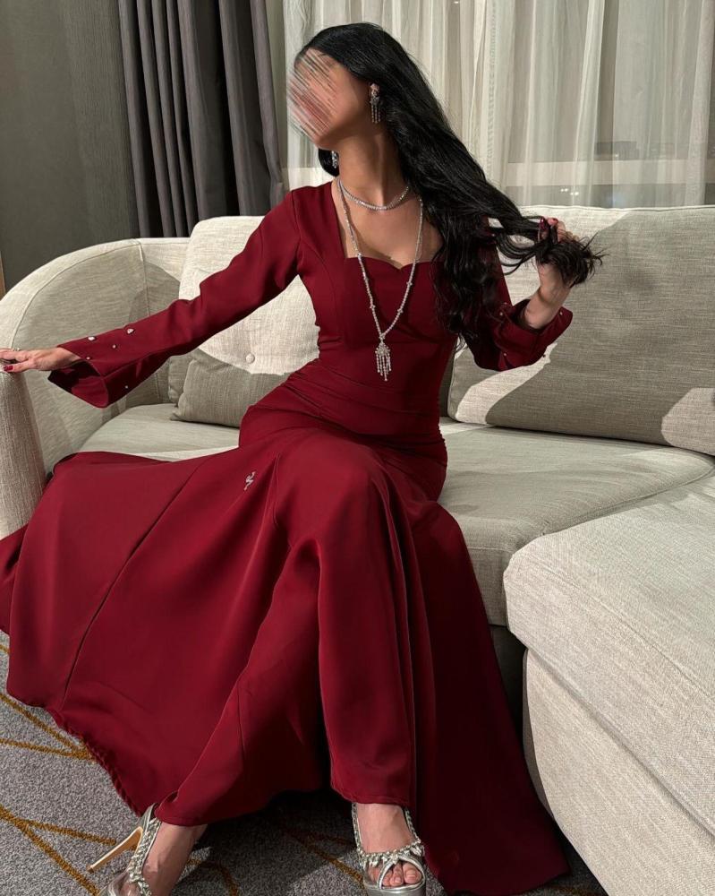 فستان احمر بفصوص