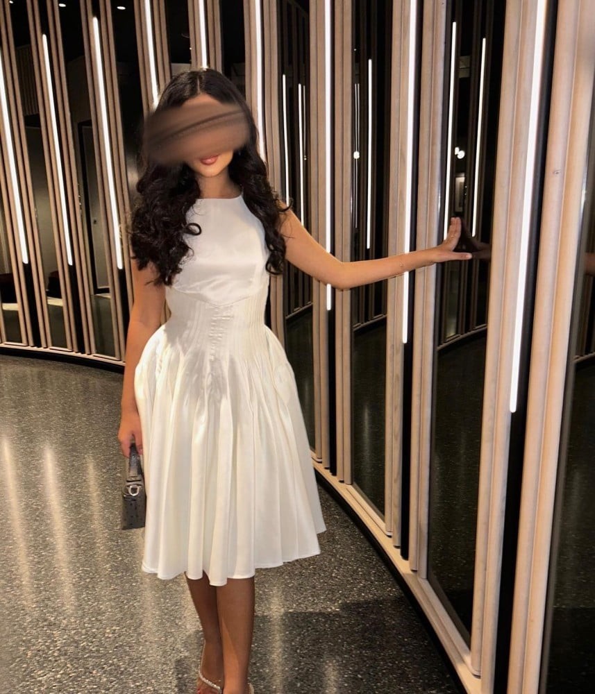 فستان ابيض انيق