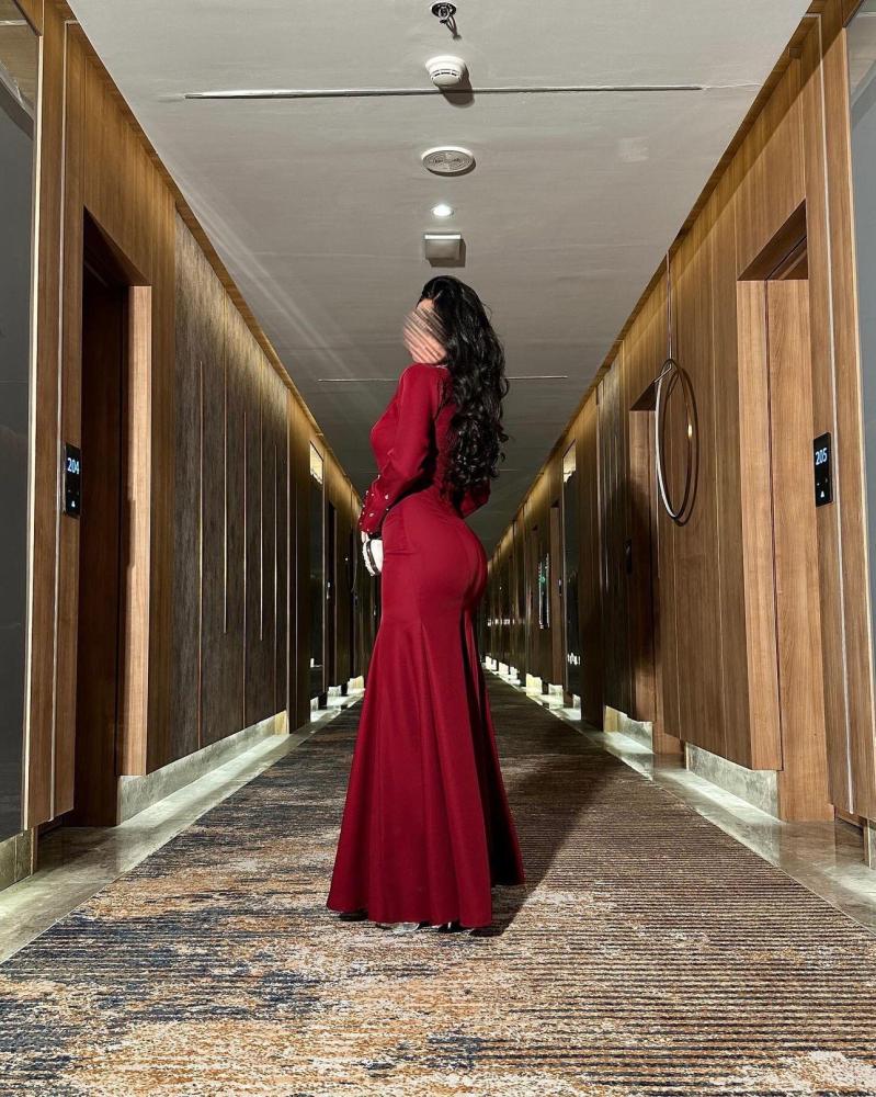 فستان احمر بفصوص