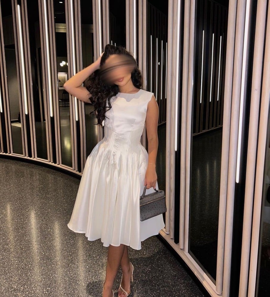 فستان ابيض انيق