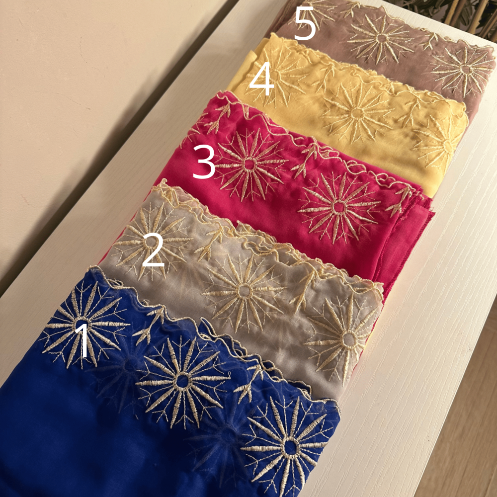 طرحة مطرزة بطرف