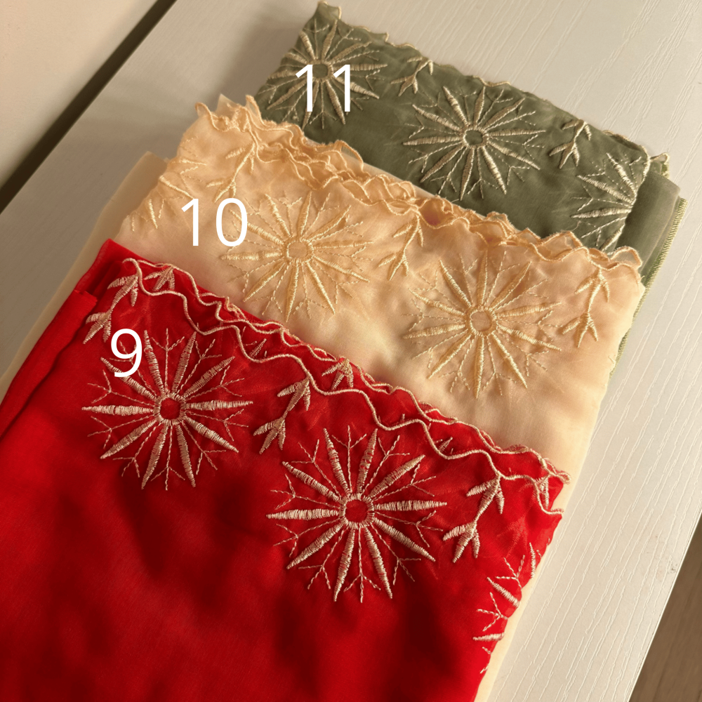 طرحة مطرزة بطرف