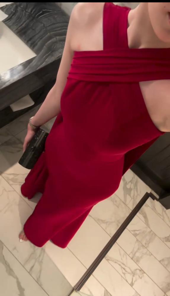 فستان احمر ناعم