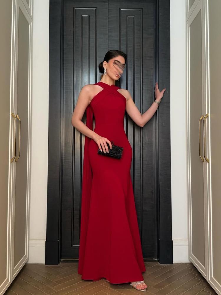 فستان احمر ناعم