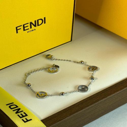 أسوارة نسائية من ماركة فندي FENDI
