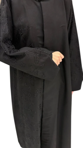 عباية بتطريز اسود