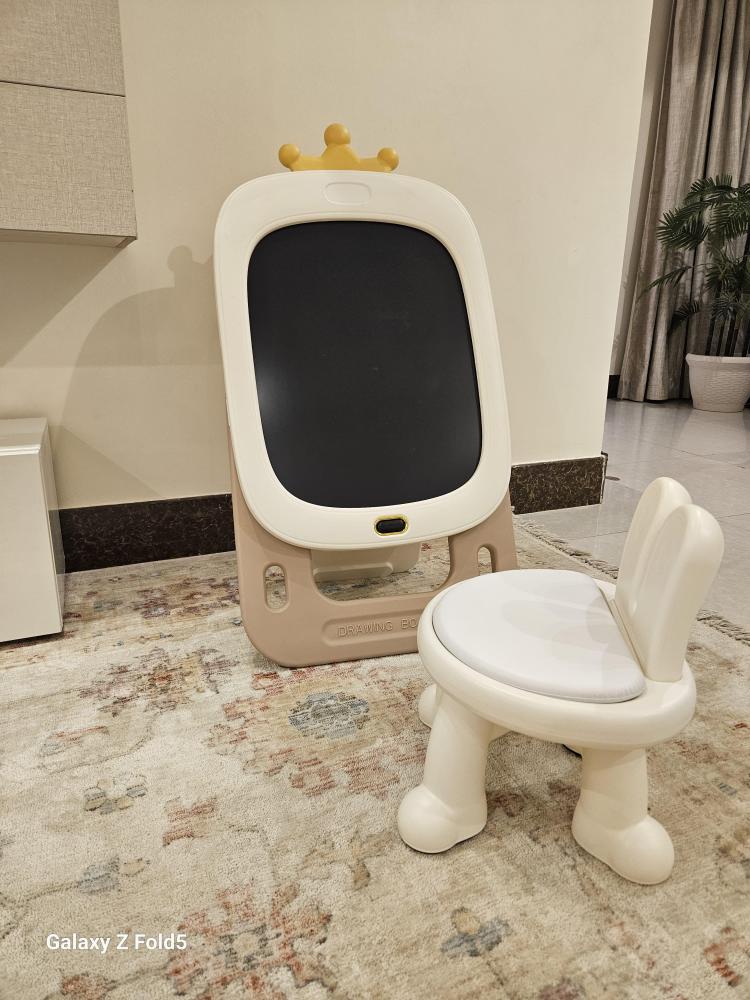 سبورة أطفال تعليمية مع كرسي