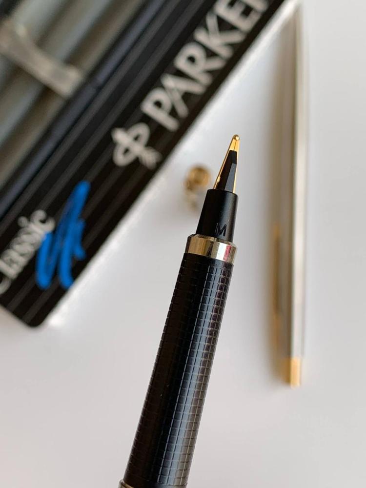 قلم حبر فاخر Parker Classic - إصدار Vintage باللون الفضي المطفي