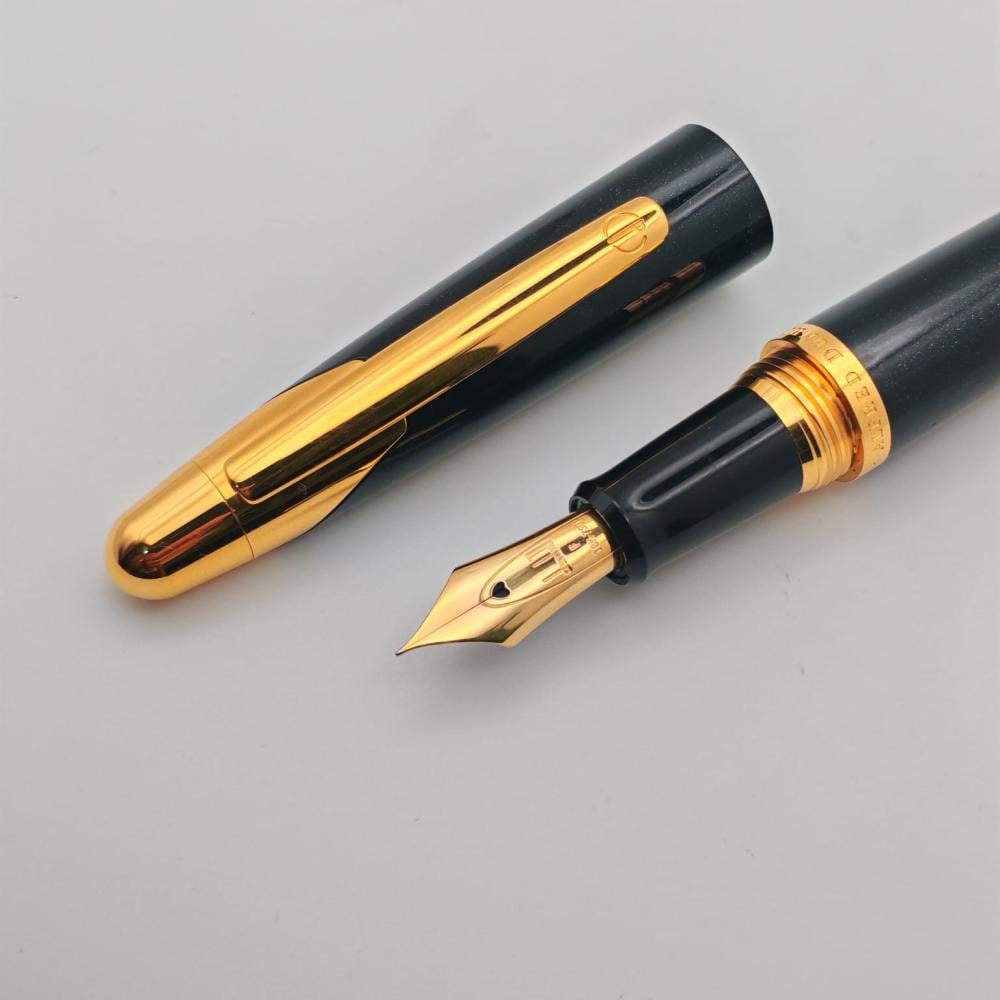 قلم دانهيل Dunhill AD2000 – حبر بريشة ذهبية 18K مقاس F