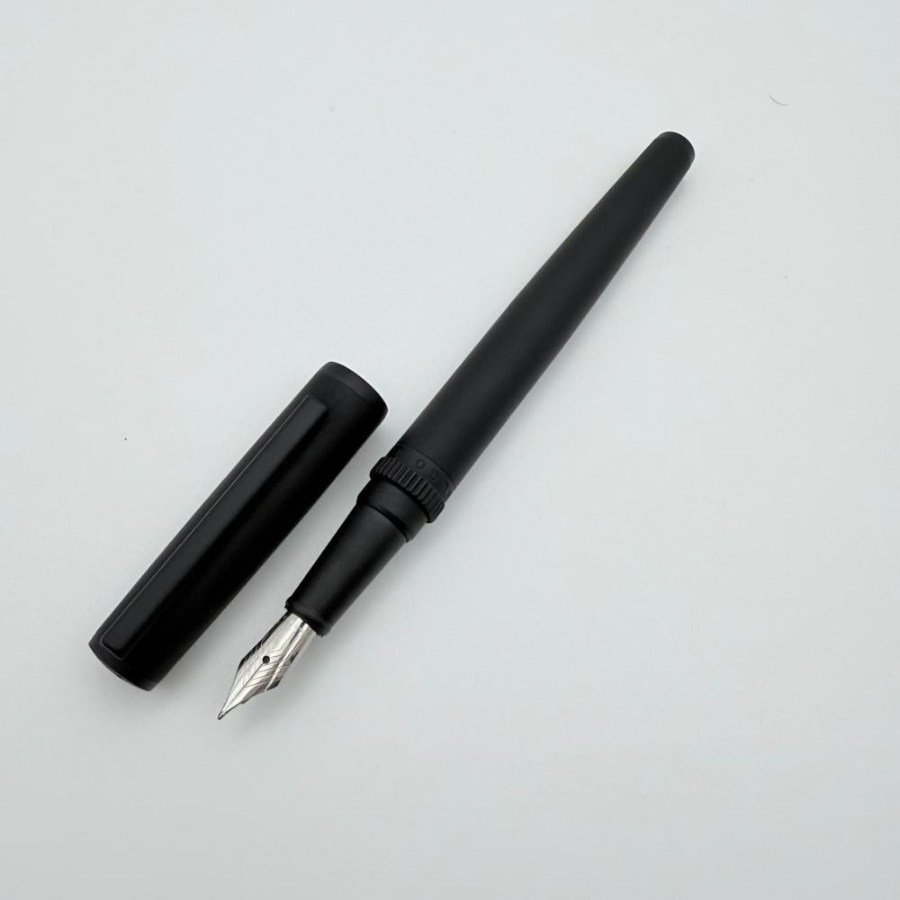 قلم حبر ريشة هوجو بوس  Hugo Boss Gear Matrix