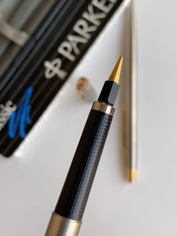 قلم حبر فاخر Parker Classic - إصدار Vintage باللون الفضي المطفي