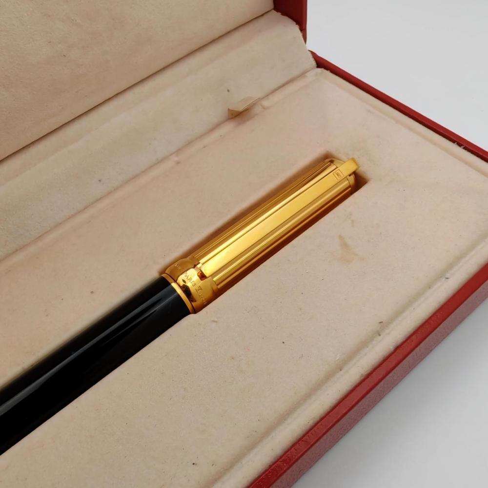 قلم حبر فاخر S.T. Dupont – أسود مع غطاء مخطط مطلي بالذهب عيار 24