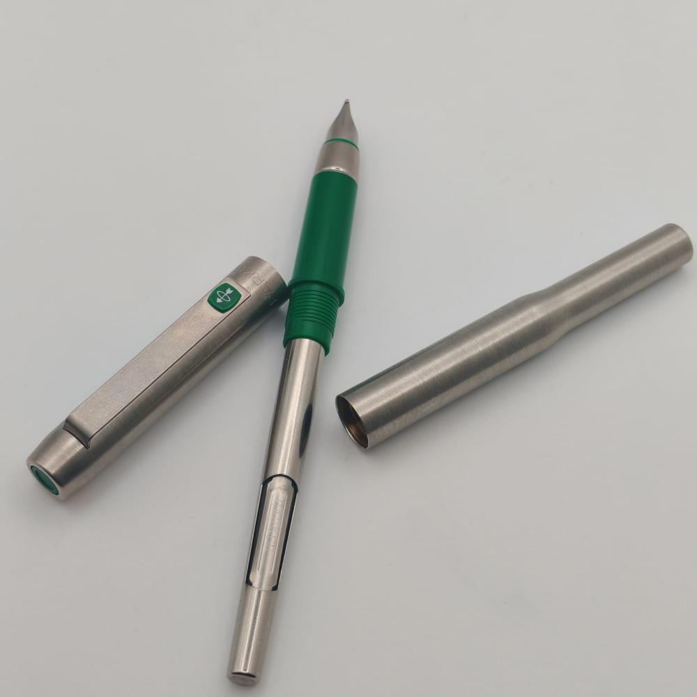 طقم أقلام باركر 25 مع شعار باركر باللون الأخضر