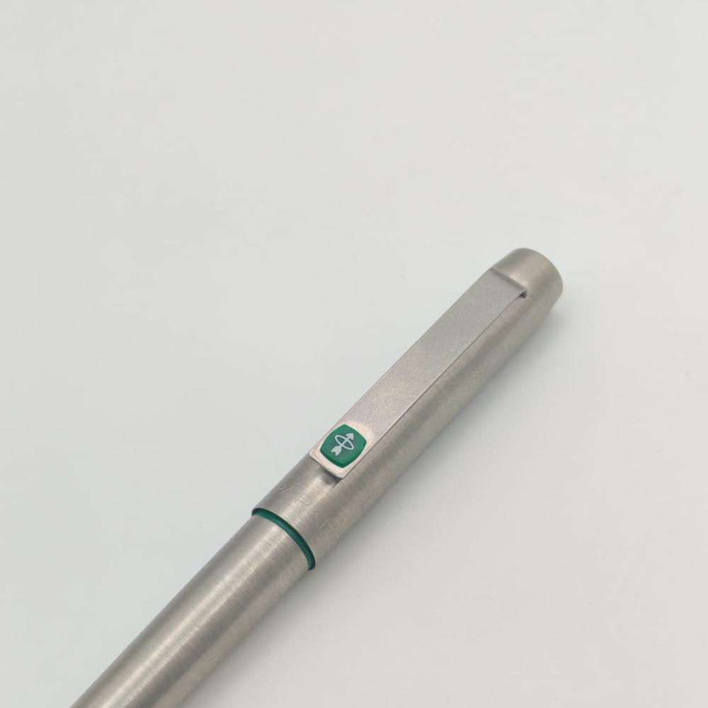 طقم أقلام باركر 25 مع شعار باركر باللون الأخضر