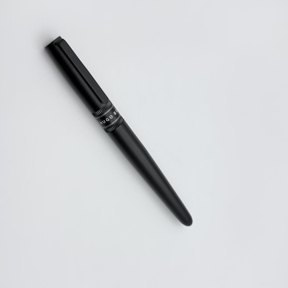 قلم حبر ريشة هوجو بوس  Hugo Boss Illusion Gear