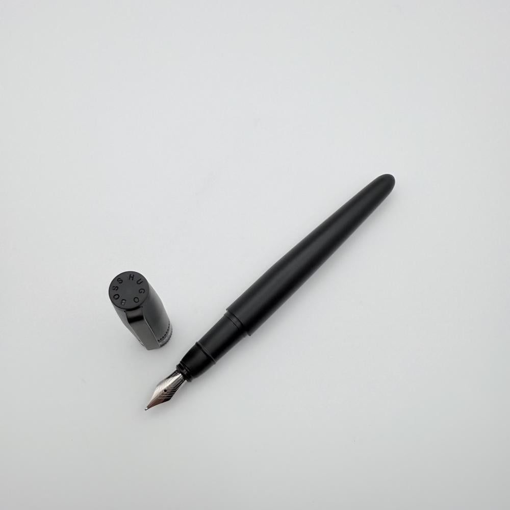 قلم حبر ريشة هوجو بوس  Hugo Boss Illusion Gear