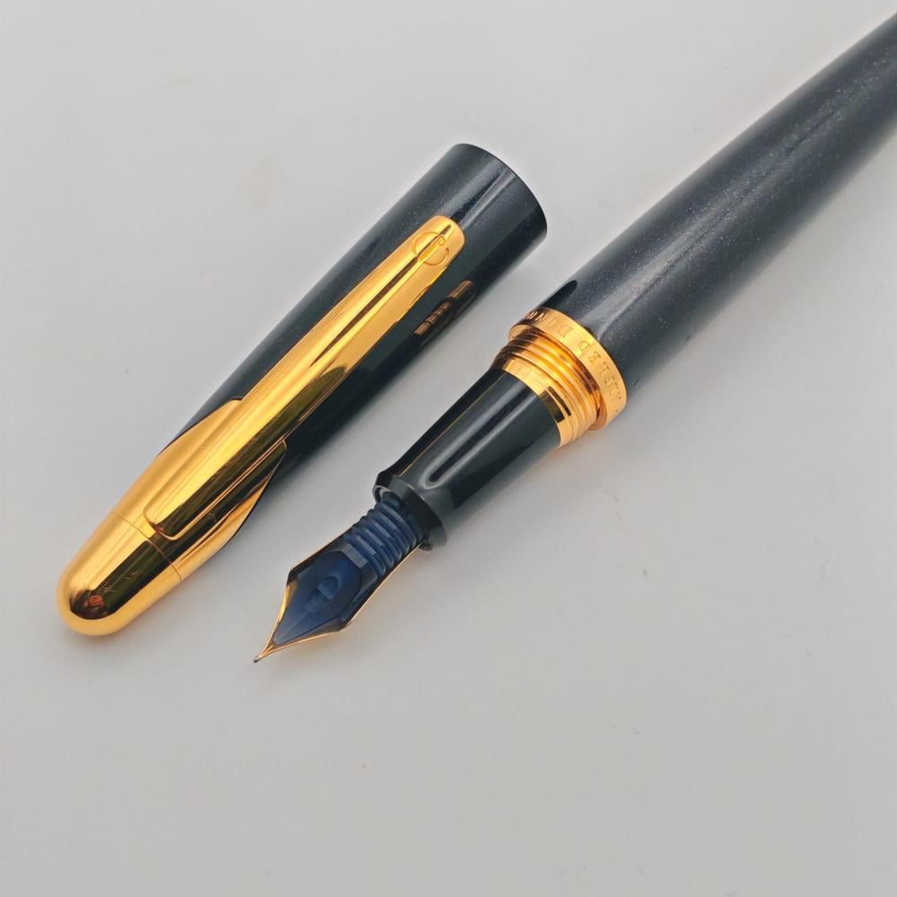 قلم دانهيل Dunhill AD2000 – حبر بريشة ذهبية 18K مقاس F