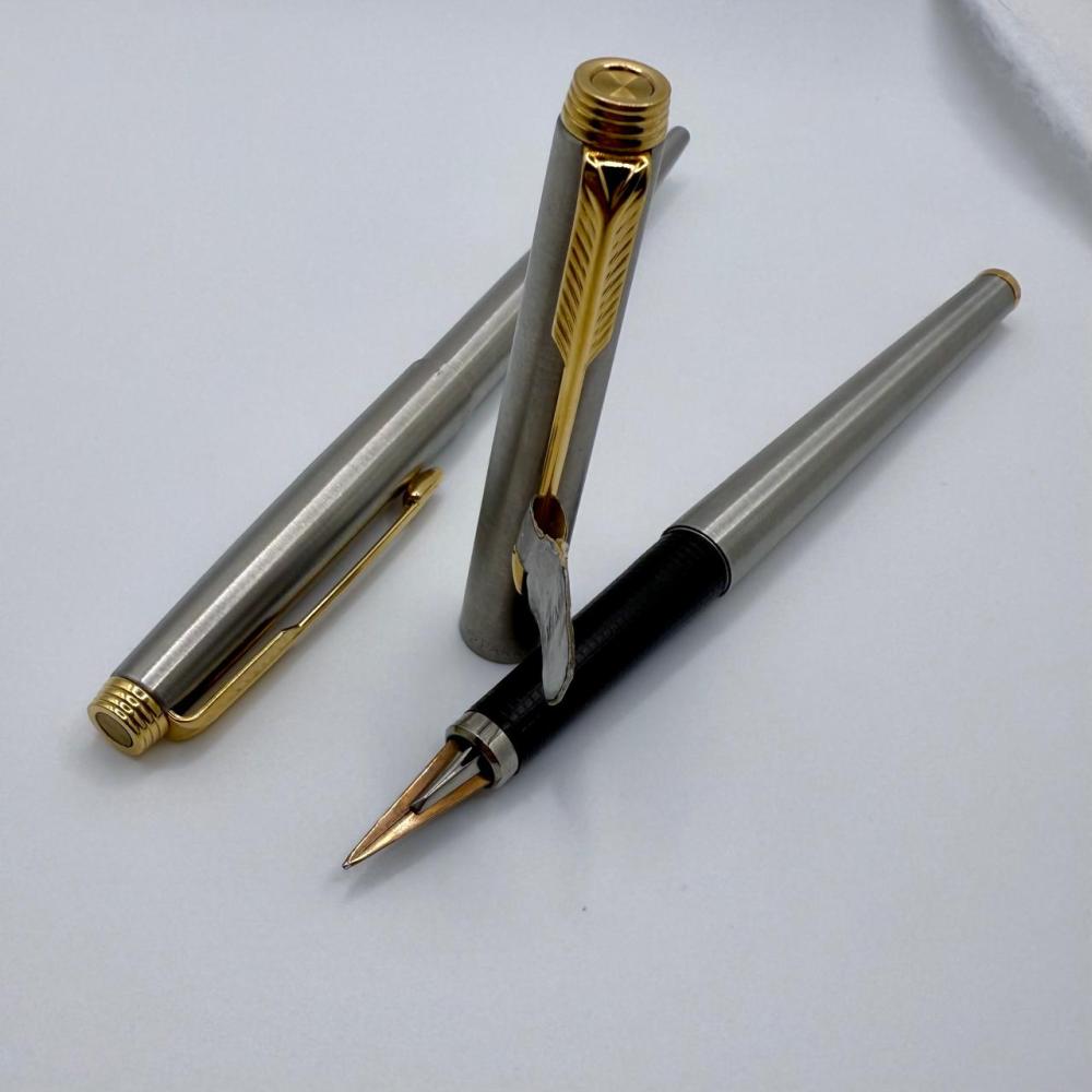 طقم أقلام باركر 180 الكلاسيكي – إصدار ستانلس ستيل