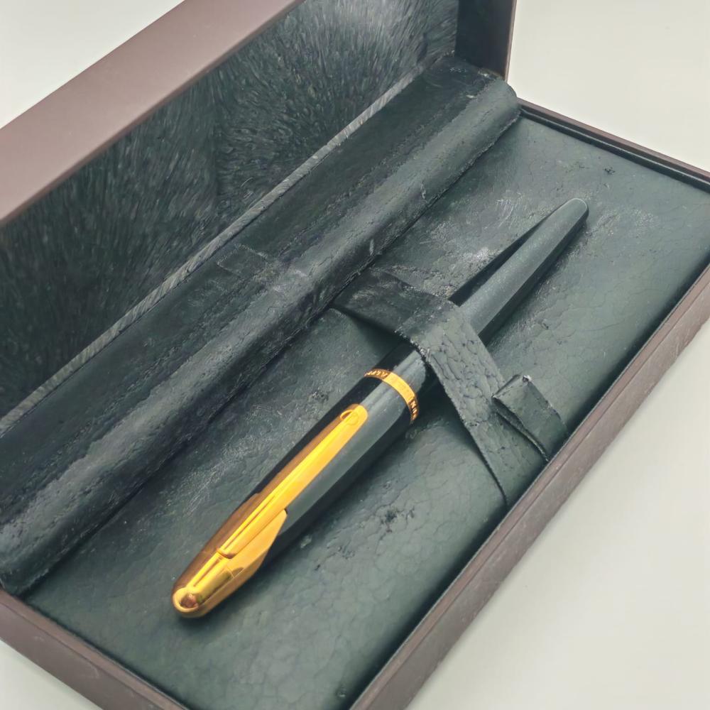 قلم دانهيل Dunhill AD2000 – حبر بريشة ذهبية 18K مقاس F