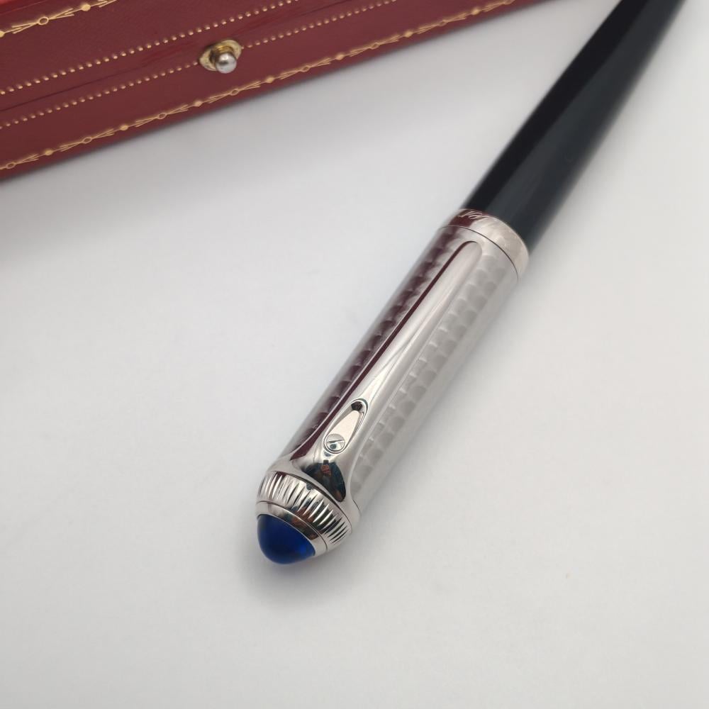 قلم Cartier Roadster Ballpoint Pen – تصميم نصف معدني فاخر بحجر أزرق مميز