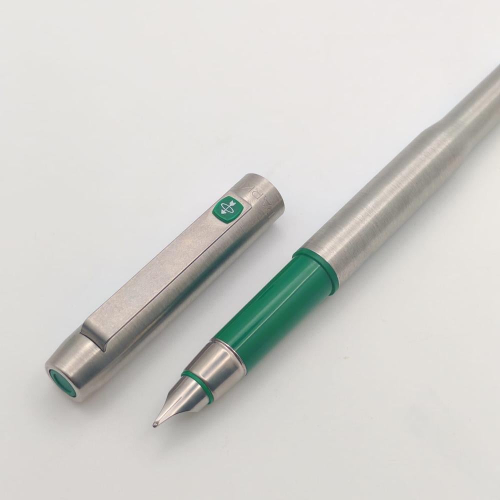 طقم أقلام باركر 25 مع شعار باركر باللون الأخضر