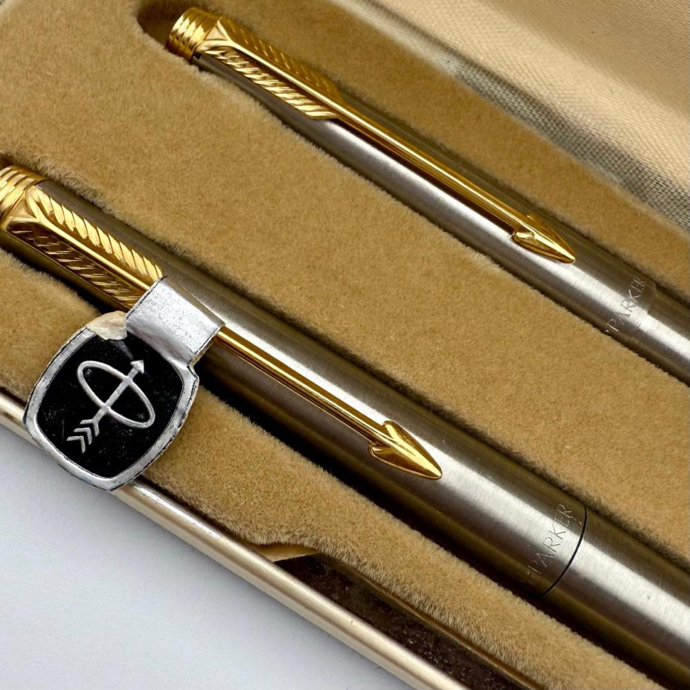 طقم أقلام باركر 180 الكلاسيكي – إصدار ستانلس ستيل