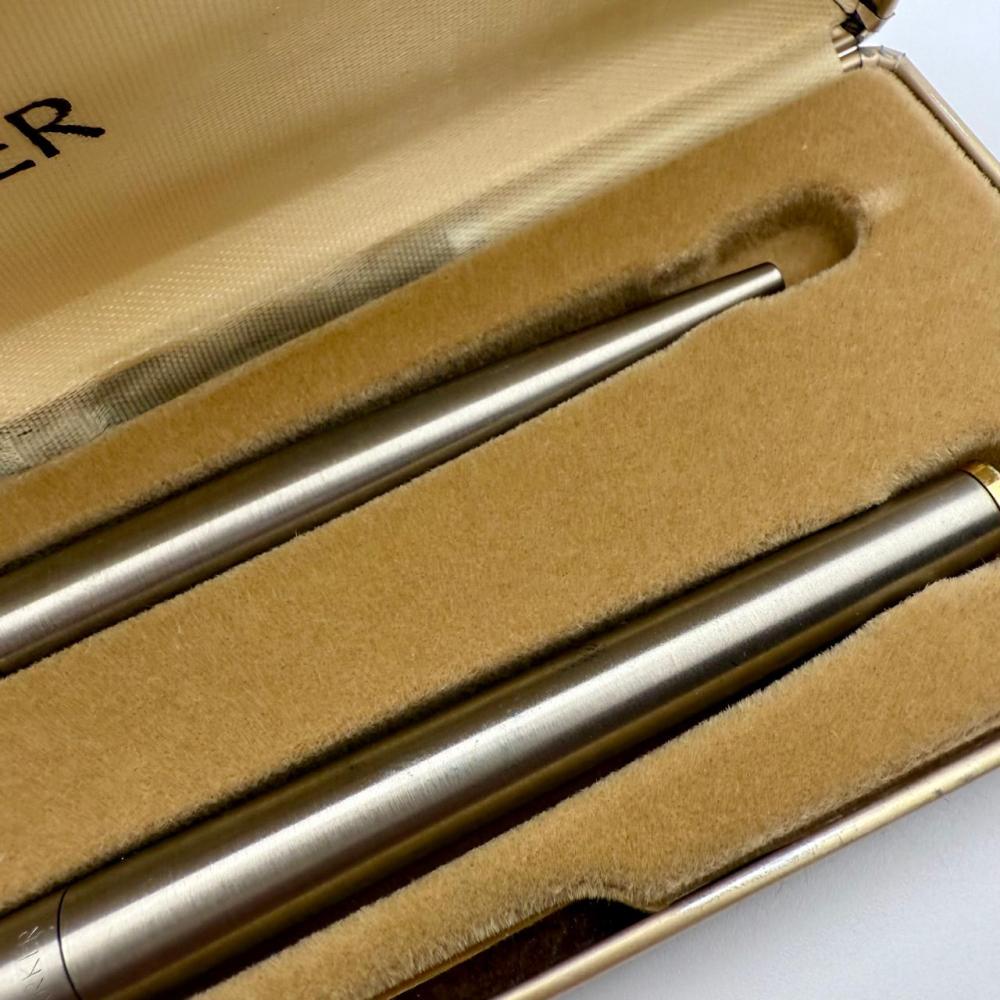 طقم أقلام باركر 180 الكلاسيكي – إصدار ستانلس ستيل