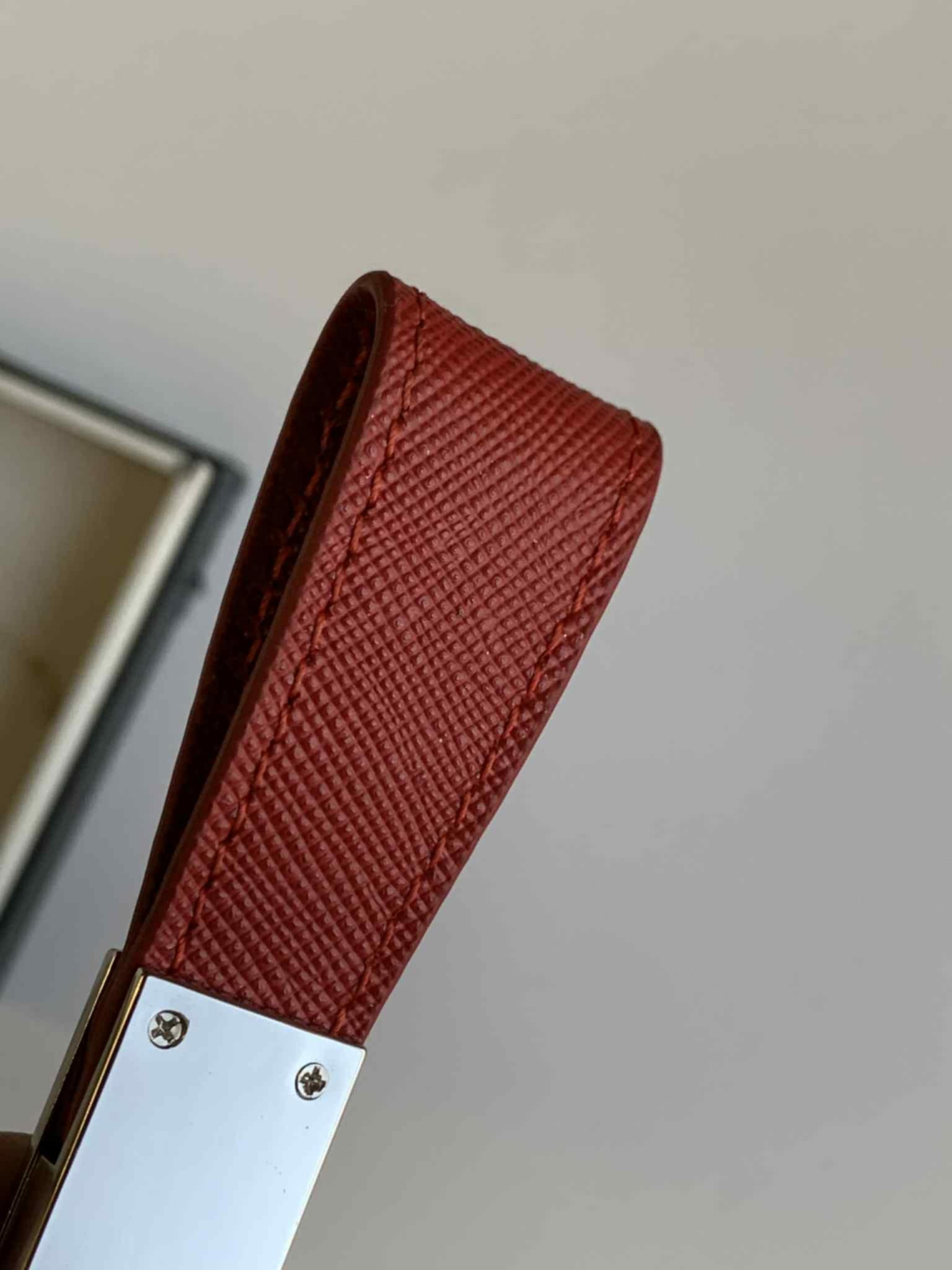 Montblanc Leather Key Ring - Luxury Keychain ميدالية مفاتيح مونت بلان جلد فاخرة