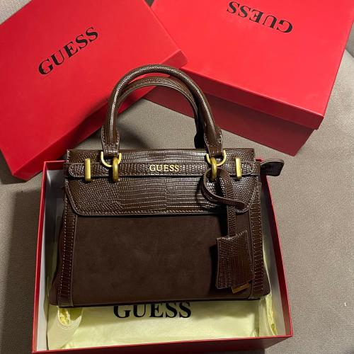شنطة Guess