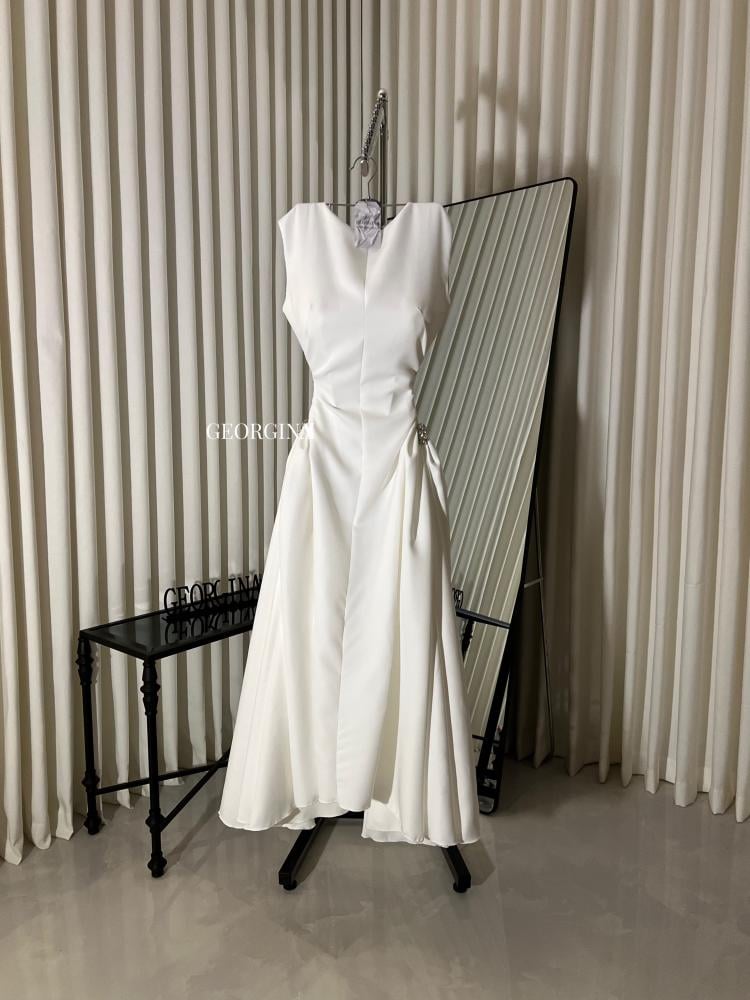 فستان بريتي ابيض بدون اكمام