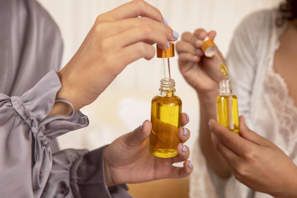 أفضل الزيوت الطبيعية لتفتيح البشرة وتوحيد اللون (مجرب ومضمون للسعوديات)
