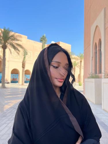 حجاب بزيج بني
