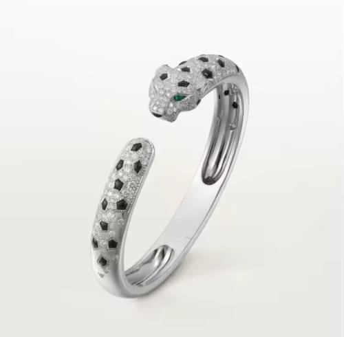 أسواره CARTIER PANTHER بنقاط سوداء