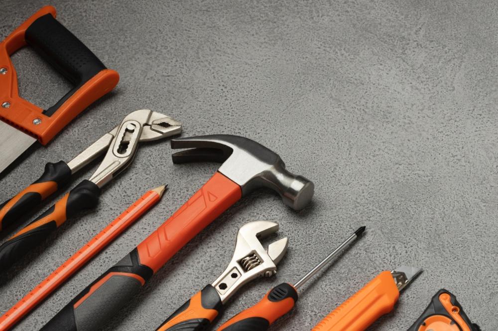 10 فوائد تجعل العدد والأدوات: أساس العمل الحرفي والصناعي لا غنى عنه لأي مشروع