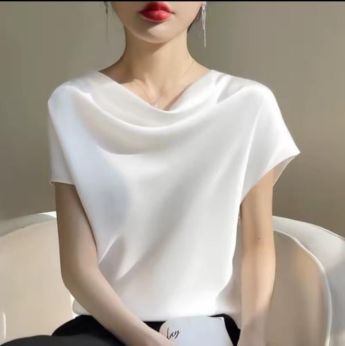 ملابس نسائية