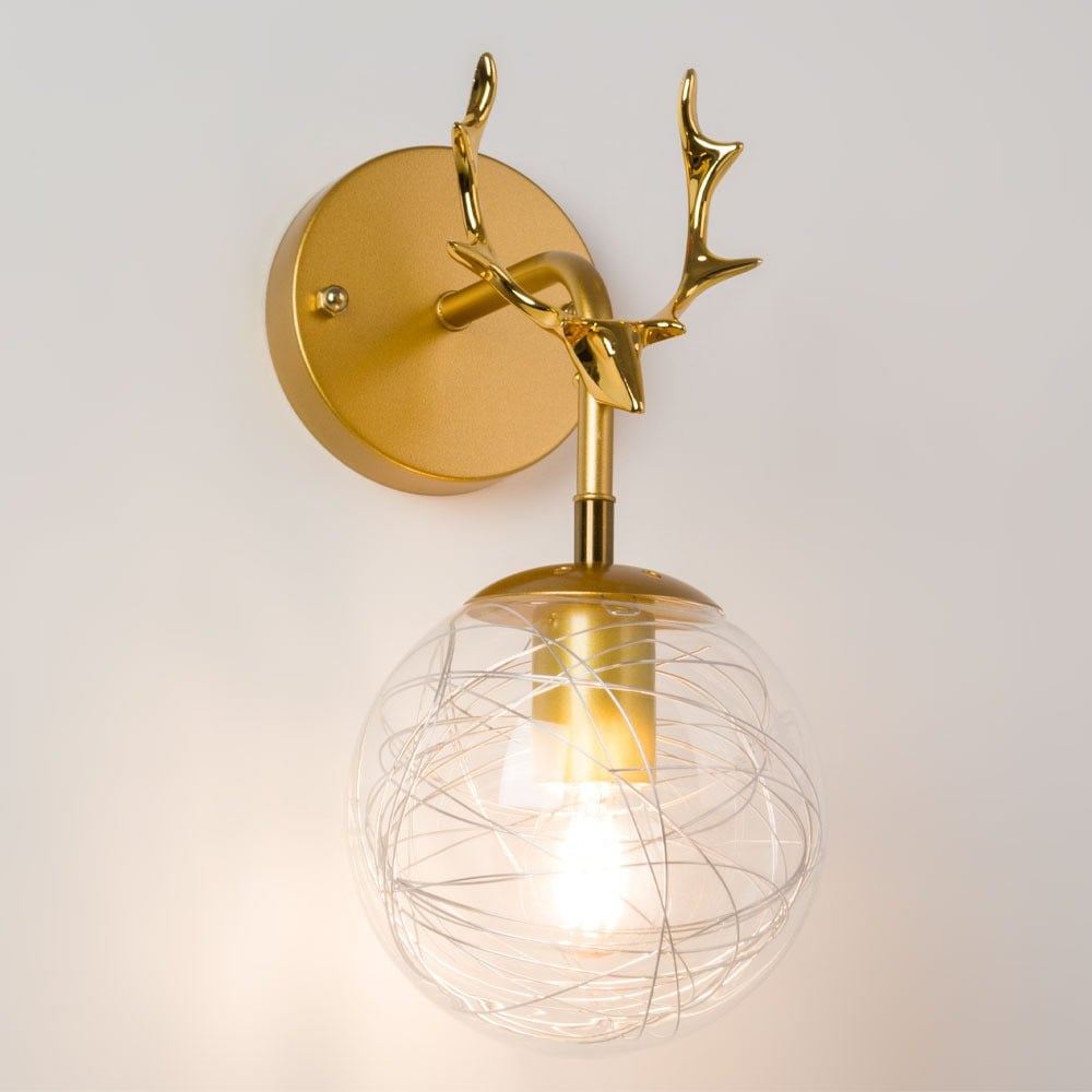 ابليك جداري مودرن رأس غزال مع كرة زجاج شفاف