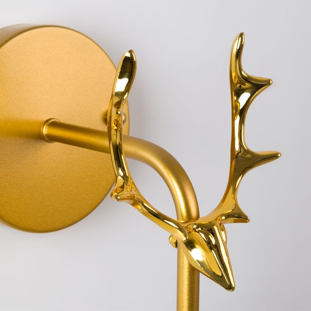 ابليك جداري مودرن رأس غزال مع كرة زجاج شفاف