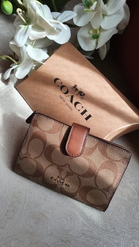 محفظة ماركة كوتش