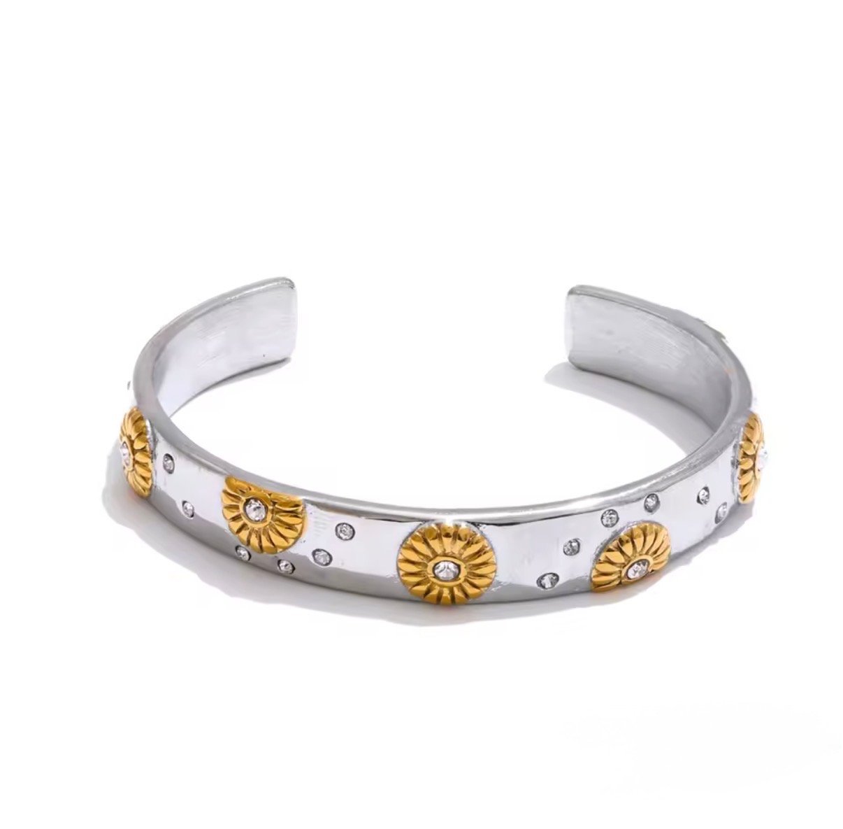 سوار فضي بلمسات ذهبيه