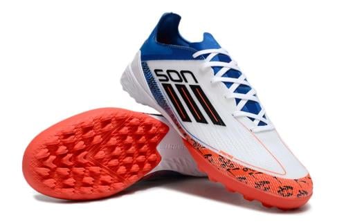 جزمة كرة قدم adidas