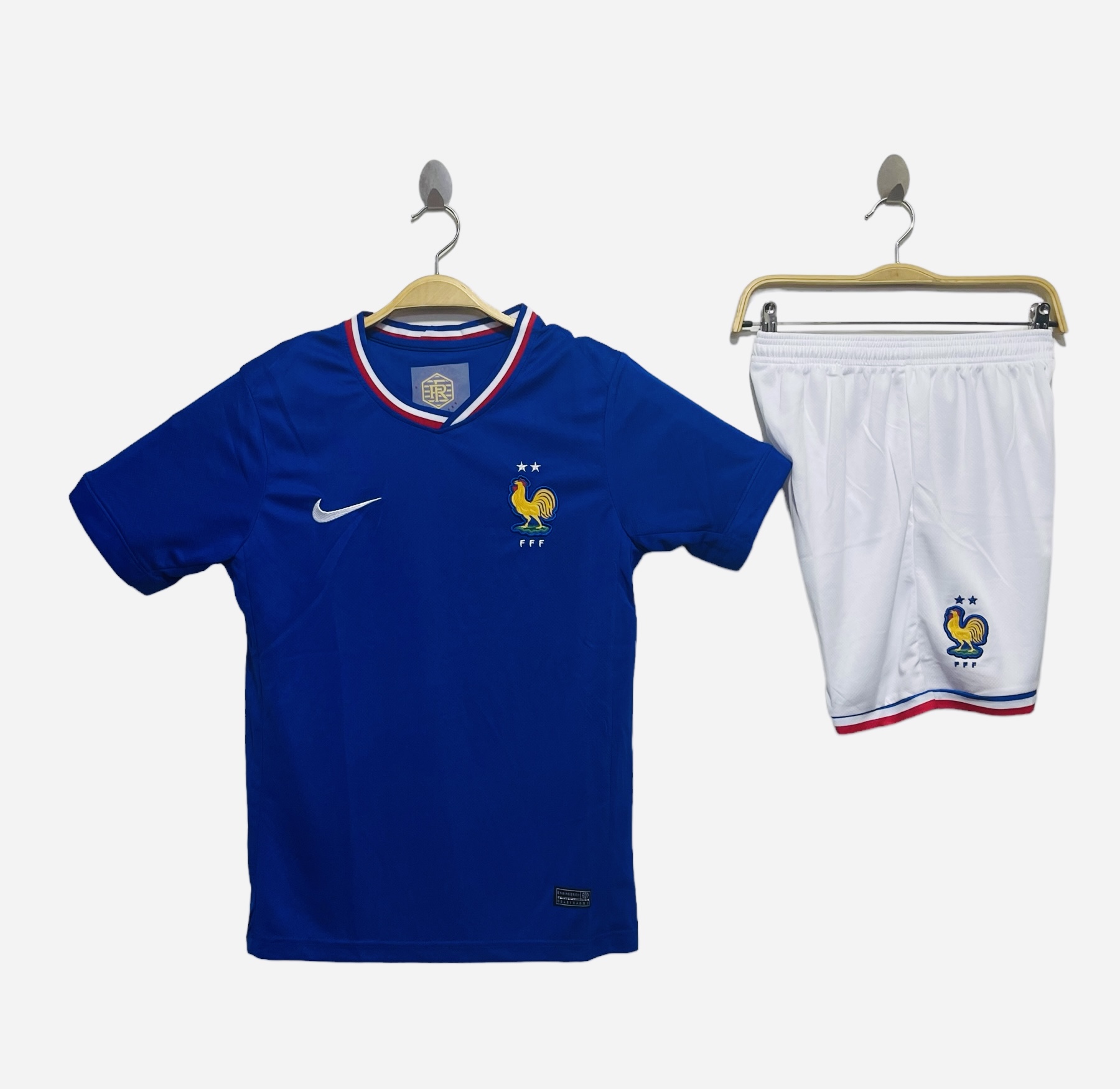 طقم منتخب فرنسا الاساسي 2024/2025