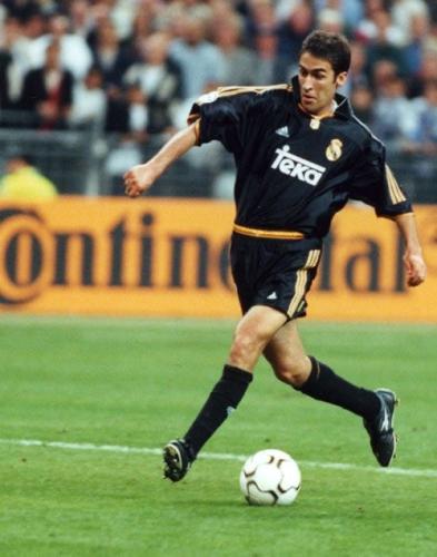 طقم ريال مدريد كلاسيكي لعام 1999/2000